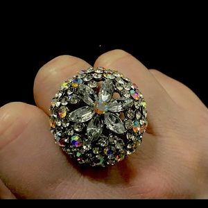 NWOT Big bold juicy bling cocktail ring, adjustable.